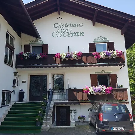 Gaestehaus Meran بيت ريفي *