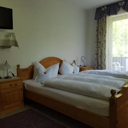 بيت ريفي Gaestehaus Meran *