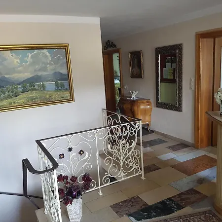 Gaestehaus Meran بيت ريفي *