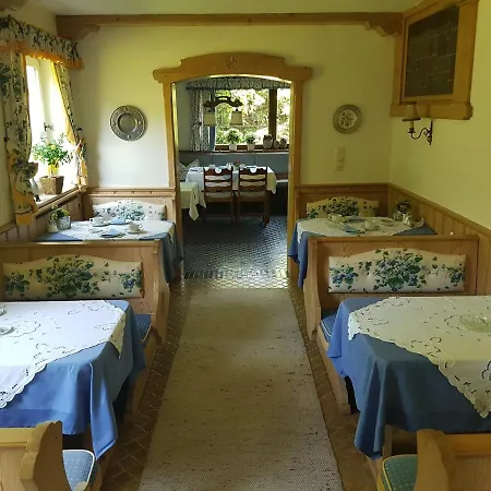 بيت ريفي Gaestehaus Meran *